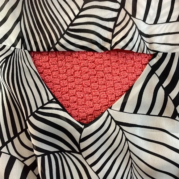 New Directions Flowy sleeveless Blouse.             NWOT - Picture 7 of 7